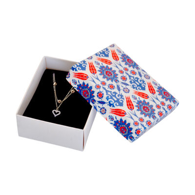 White Tulip Pattern Cotton-Filled Necklace Box - 1